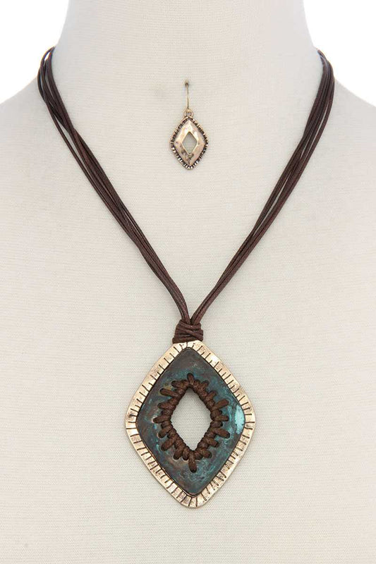 Patina pu leather necklace