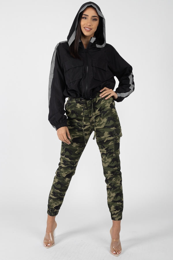 Camo Print Cargo Ankle Pants