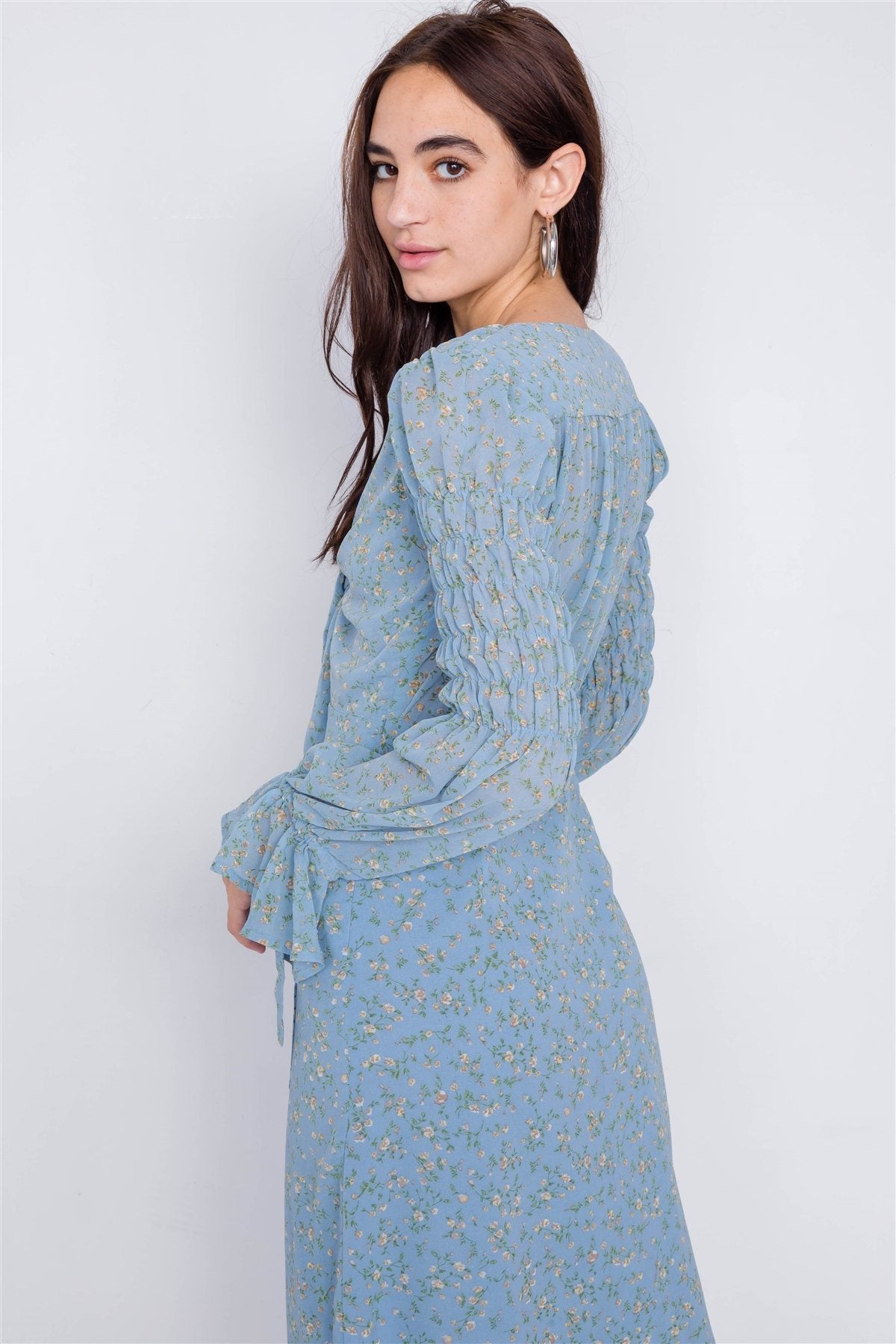 Minimalist Floral Tiered Cinched Puff Sleeve Midi Dress