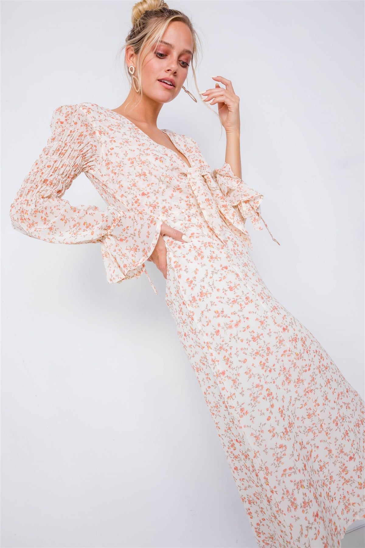 Minimalist Floral Tiered Cinched Puff Sleeve Midi Dress