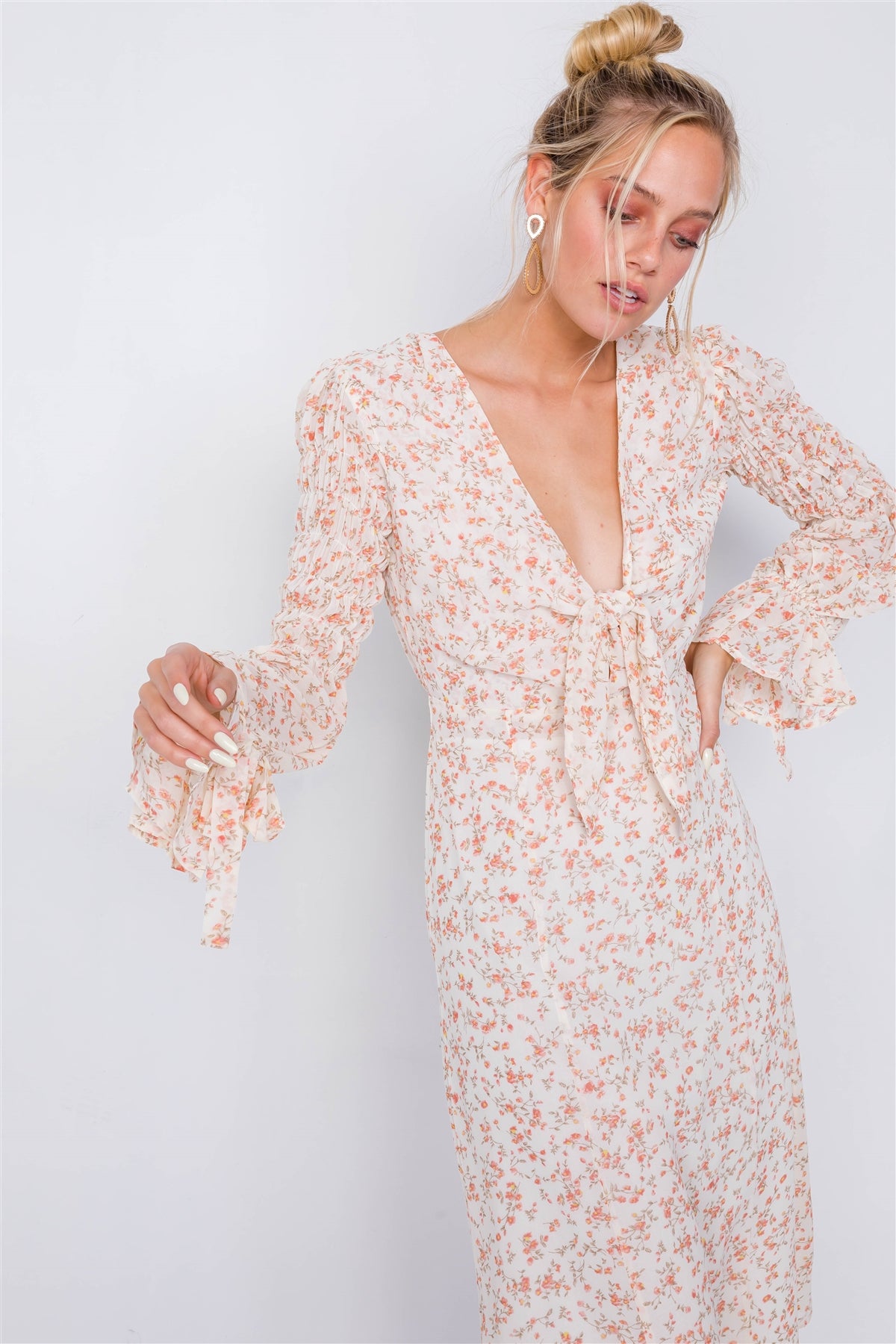 Minimalist Floral Tiered Cinched Puff Sleeve Midi Dress