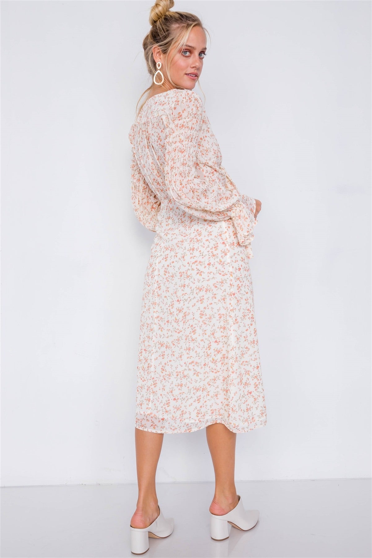 Minimalist Floral Tiered Cinched Puff Sleeve Midi Dress